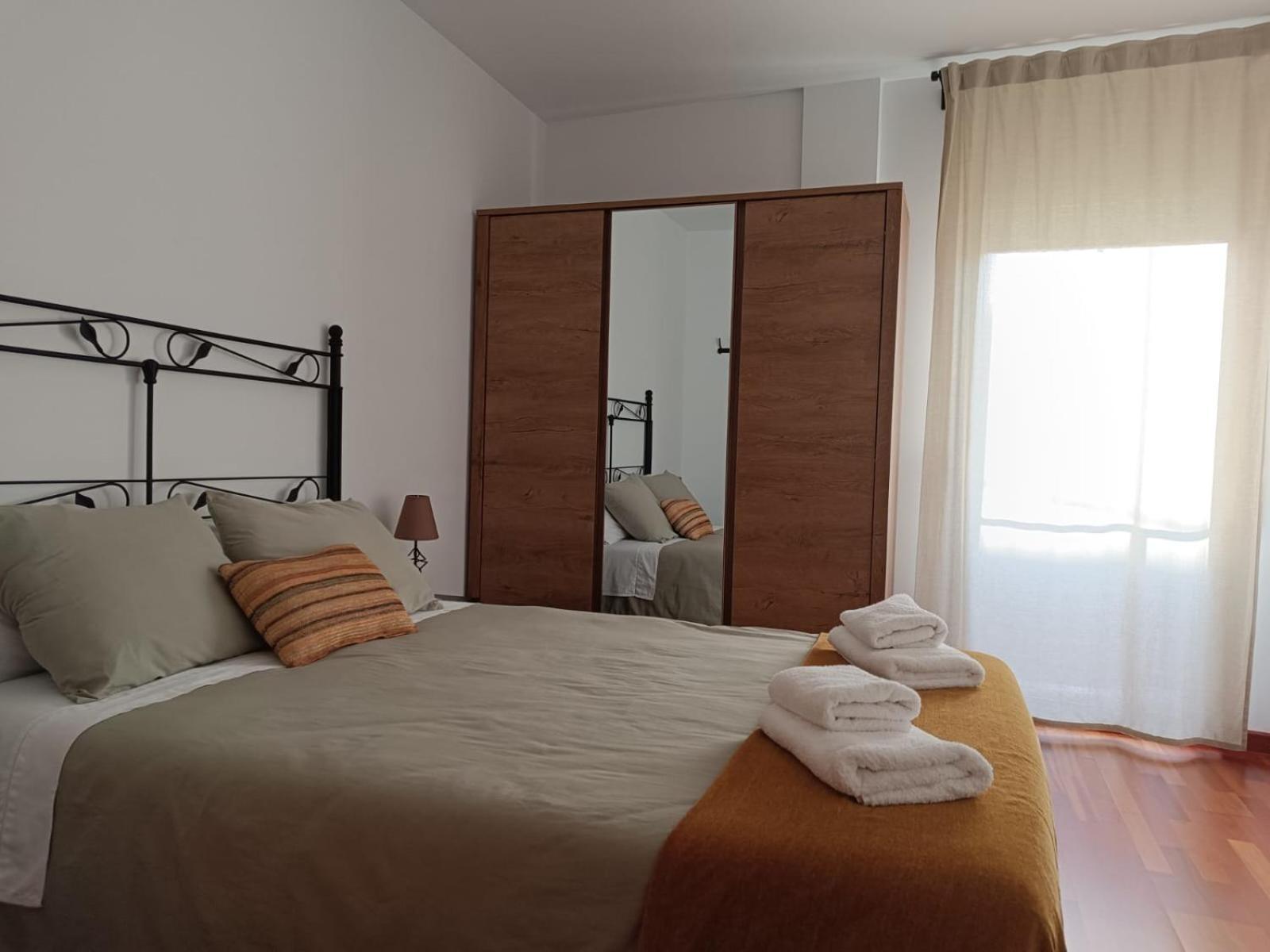 Apartamento Plaza De La Iglesia Deltebre Exteriör bild